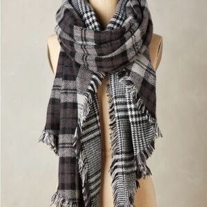 Madison 88 Quartier Plaid Scarf